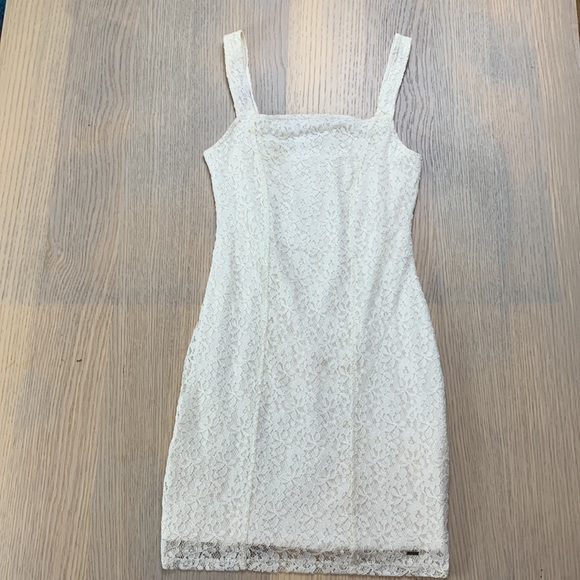 HOLLISTER Lace Body Con Dress (XS) - Picture 3 of 4